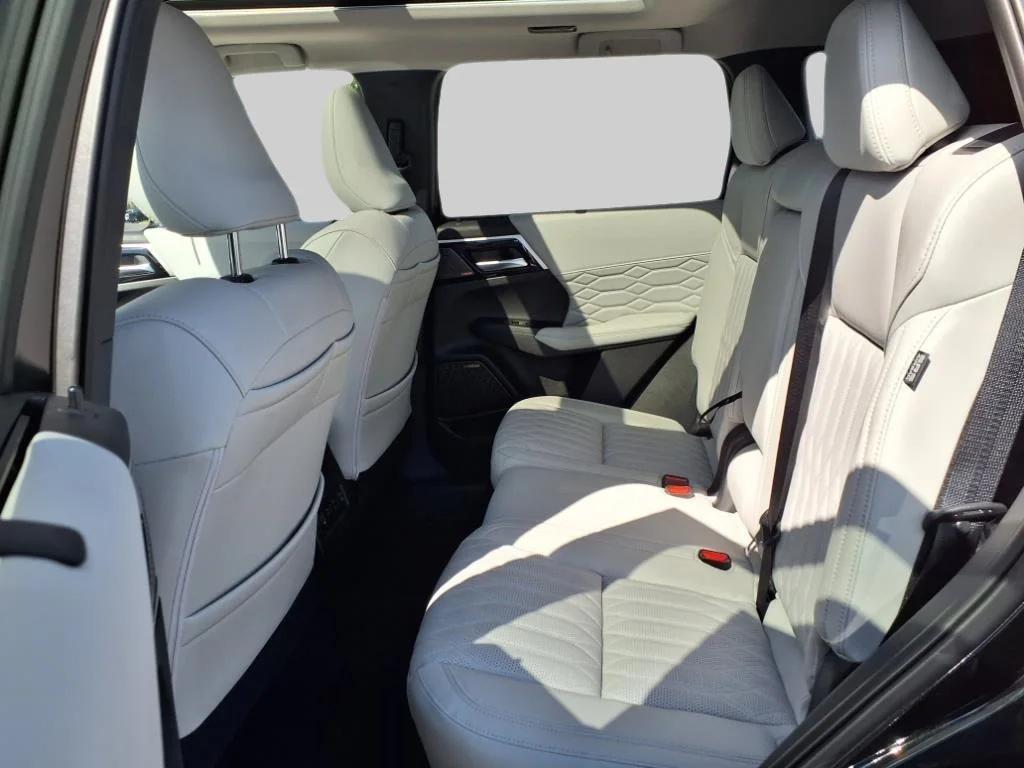 new 2025 Mitsubishi Outlander car, priced at $43,640