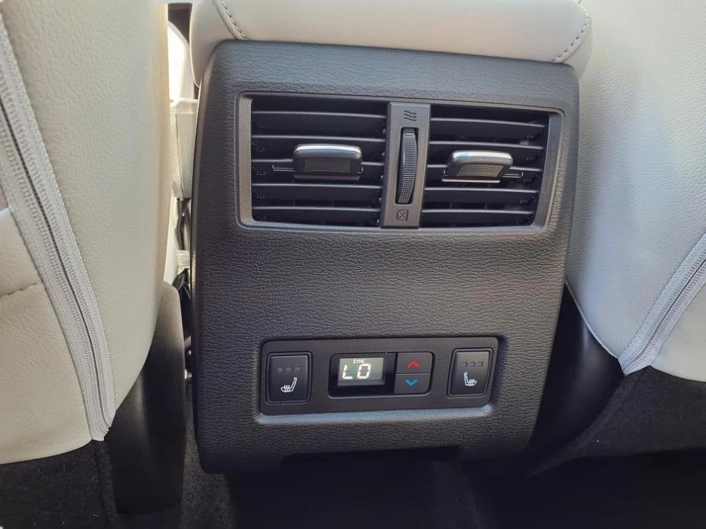 new 2025 Mitsubishi Outlander car, priced at $43,640