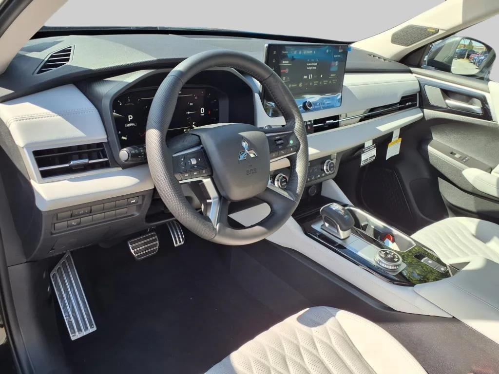 new 2025 Mitsubishi Outlander car, priced at $43,640