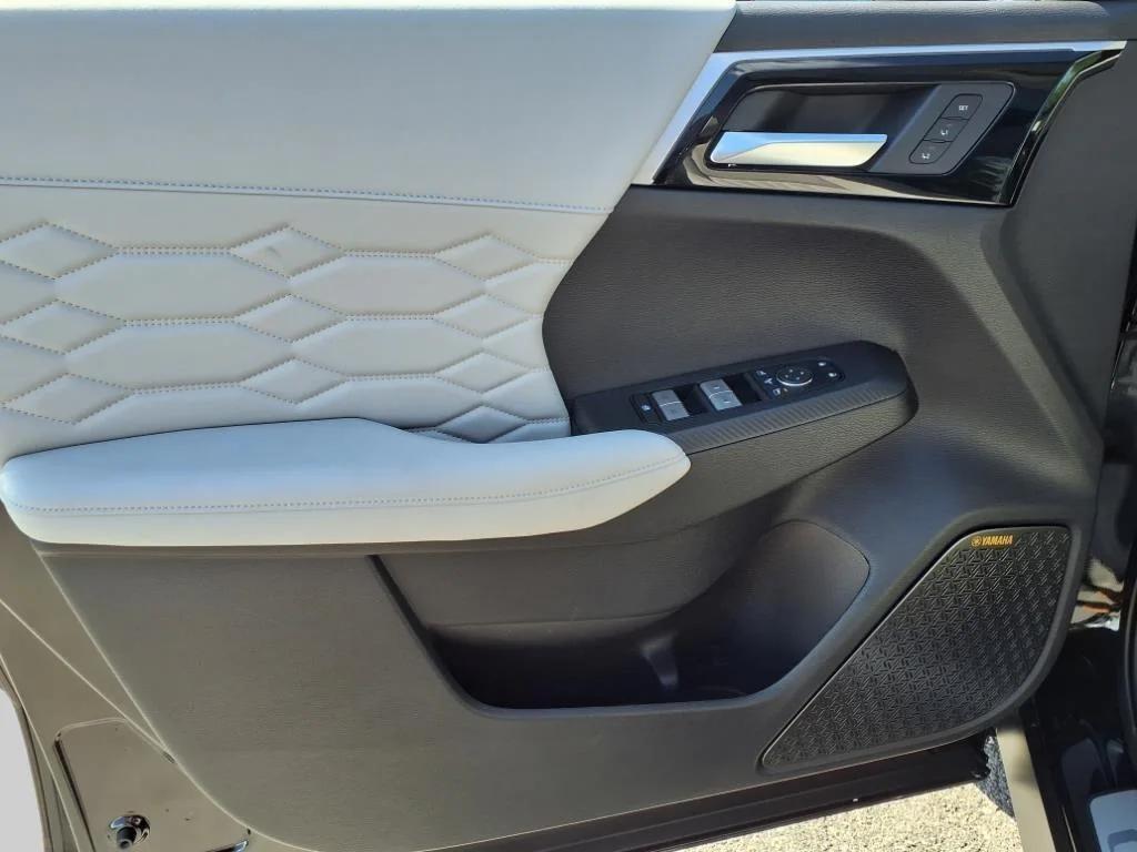 new 2025 Mitsubishi Outlander car, priced at $43,640