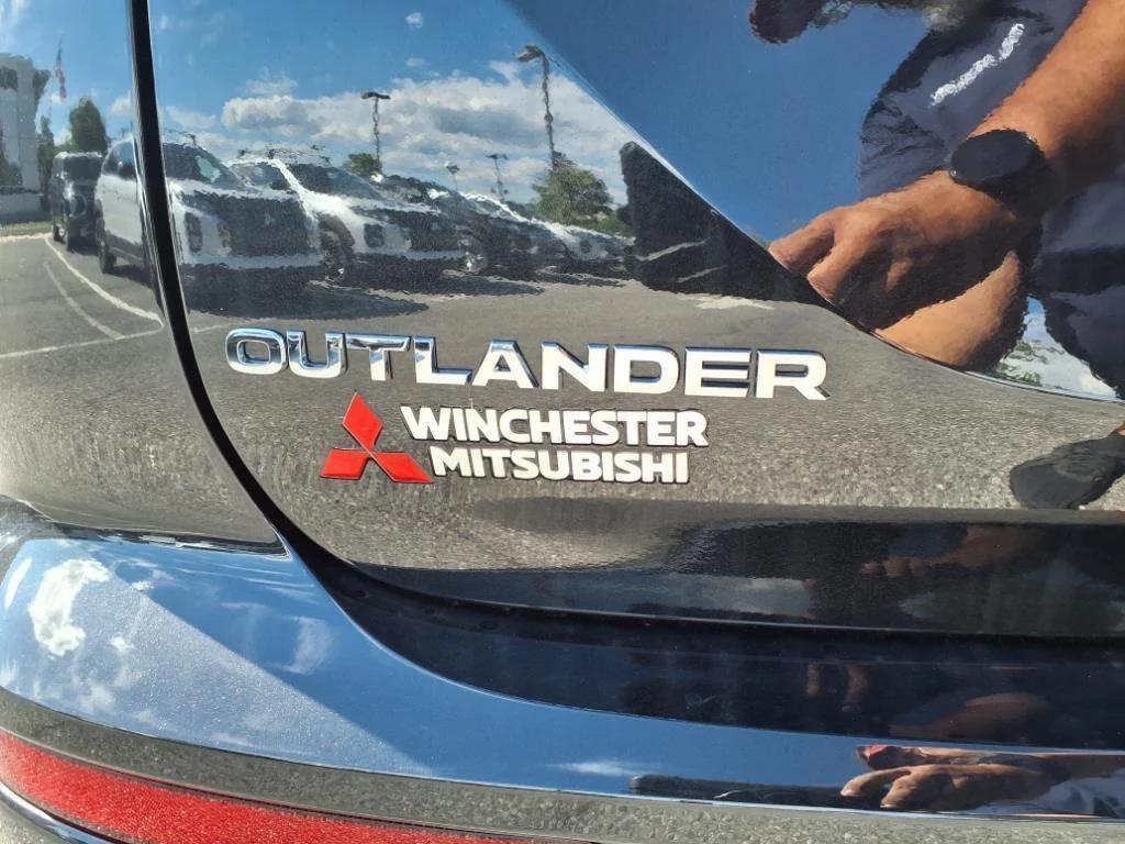 new 2025 Mitsubishi Outlander car, priced at $43,640