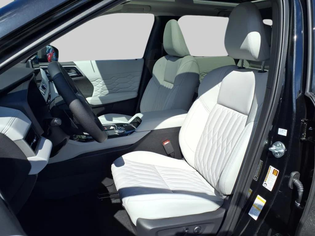 new 2025 Mitsubishi Outlander car, priced at $43,640