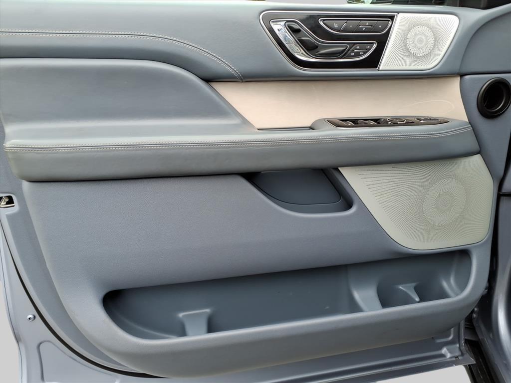 used 2021 Lincoln Navigator car, priced at $45,987