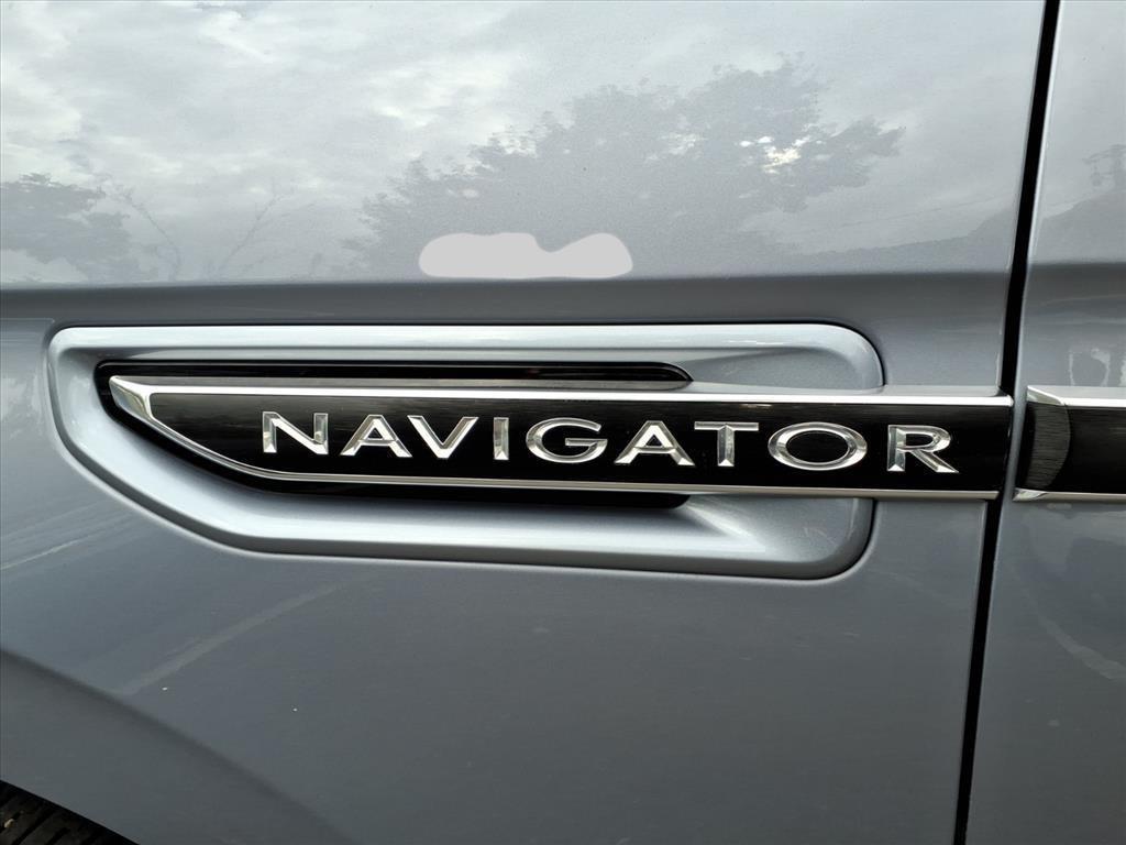 used 2021 Lincoln Navigator car, priced at $45,987