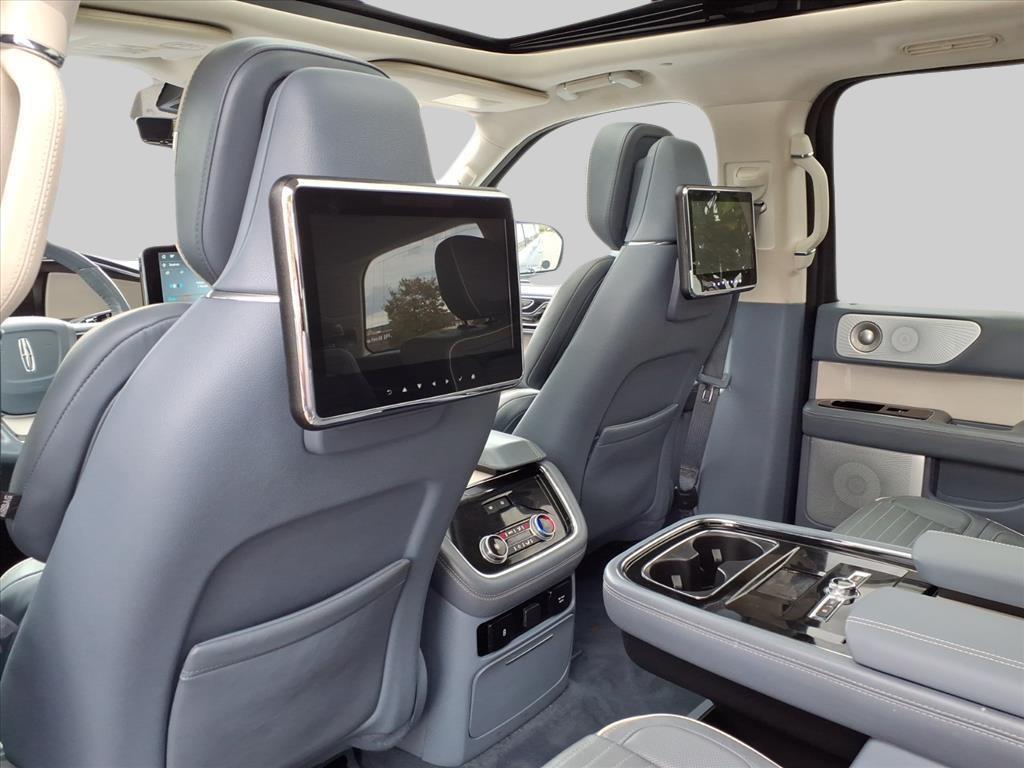 used 2021 Lincoln Navigator car, priced at $45,987