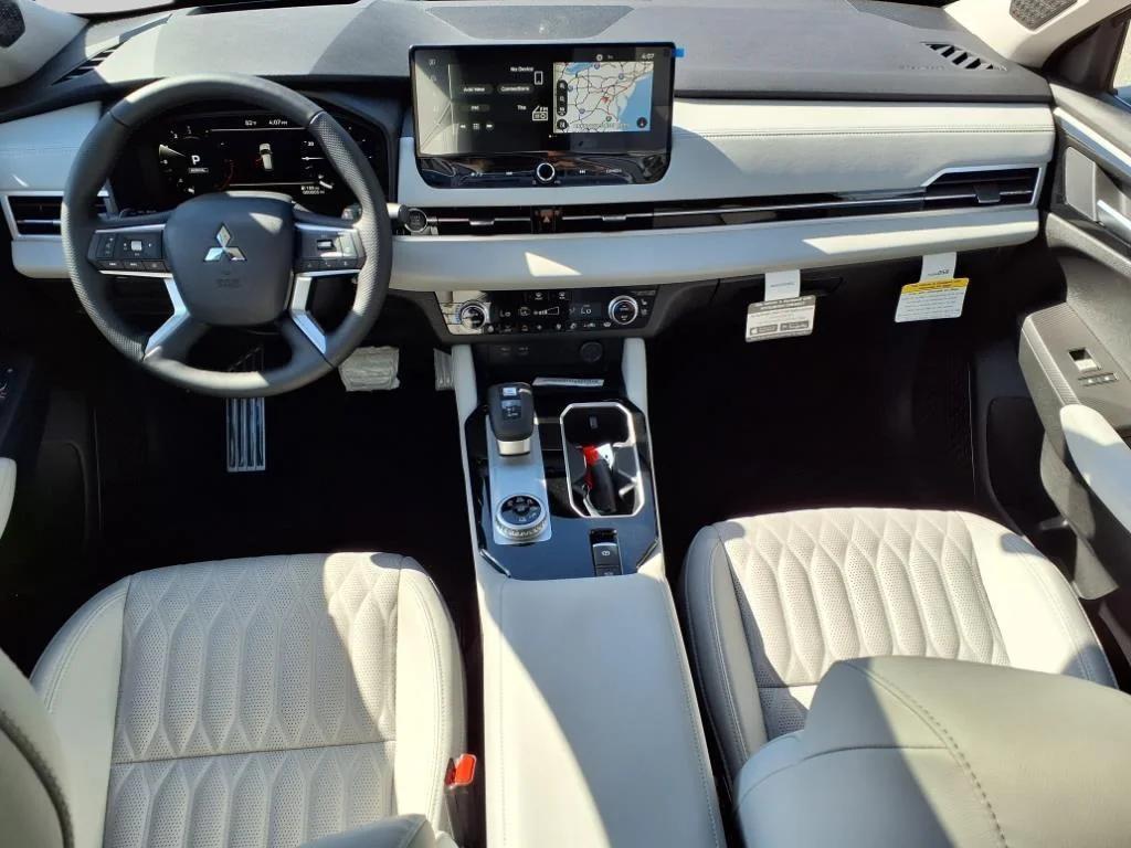 new 2025 Mitsubishi Outlander car, priced at $43,640