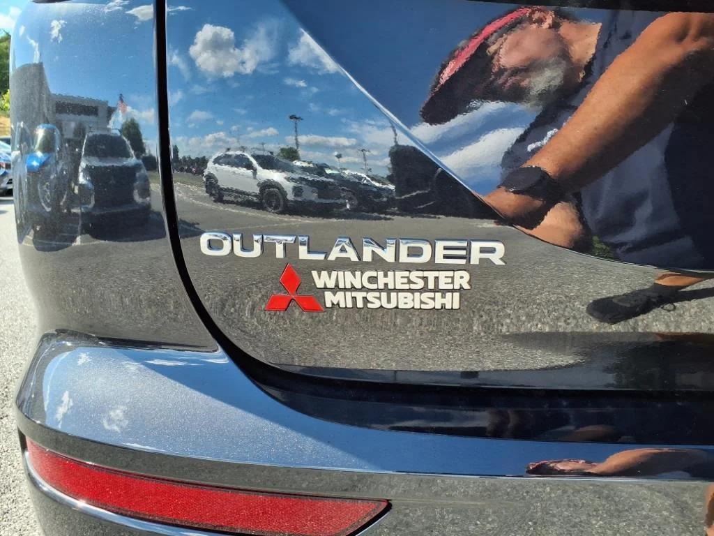 new 2025 Mitsubishi Outlander car, priced at $43,640