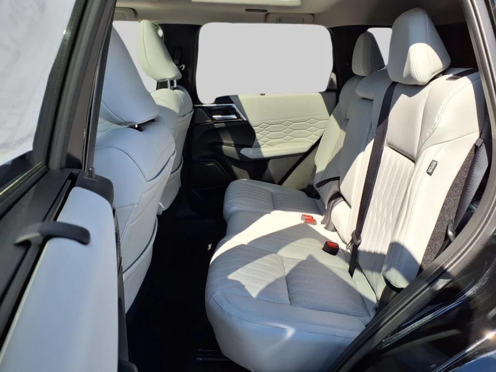 new 2025 Mitsubishi Outlander car, priced at $43,640