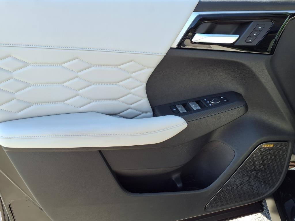 new 2025 Mitsubishi Outlander car, priced at $43,640