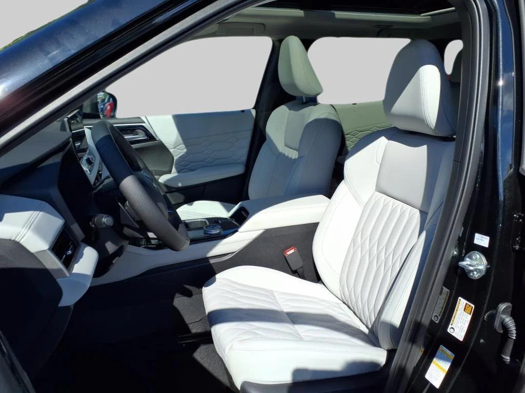 new 2025 Mitsubishi Outlander car, priced at $43,640