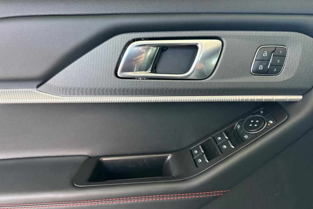 new 2025 Ford Explorer car, priced at $48,477