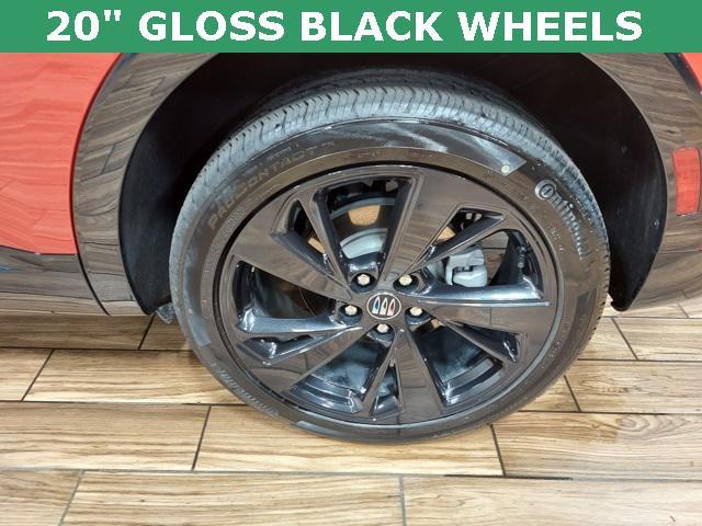 used 2025 Buick Envision car, priced at $33,413