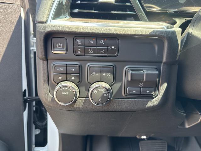 new 2025 Chevrolet Suburban car, priced at $70,030
