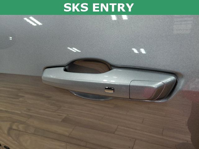 used 2024 Chevrolet Traverse car, priced at $49,859