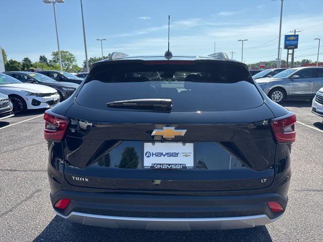 new 2025 Chevrolet Trax car, priced at $25,735