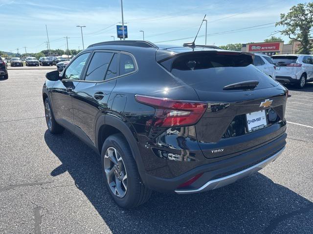 new 2025 Chevrolet Trax car, priced at $25,735