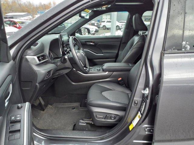 used 2022 Toyota Highlander car, priced at $36,591