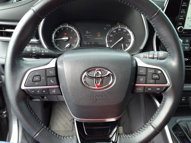 used 2022 Toyota Highlander car, priced at $36,591