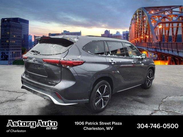 used 2022 Toyota Highlander car, priced at $36,591