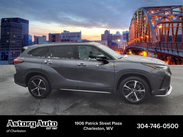 used 2022 Toyota Highlander car, priced at $36,591