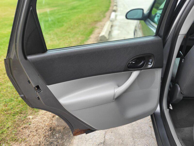 used 2007 Ford Focus car, priced at $3,995