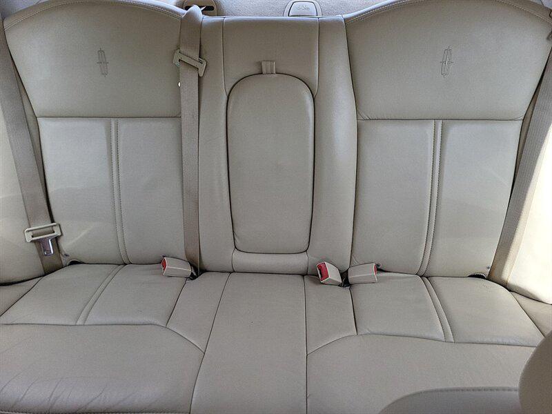 used 2006 Lincoln Town Car car, priced at $5,995