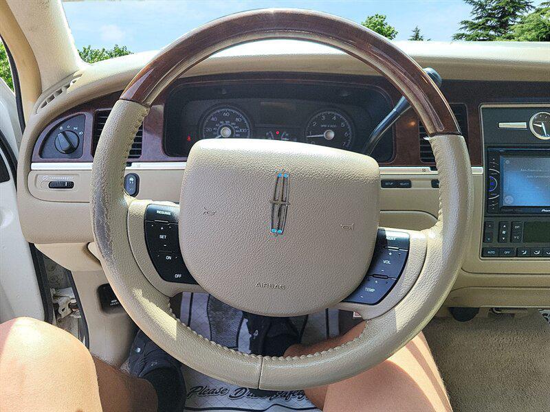 used 2006 Lincoln Town Car car, priced at $5,995