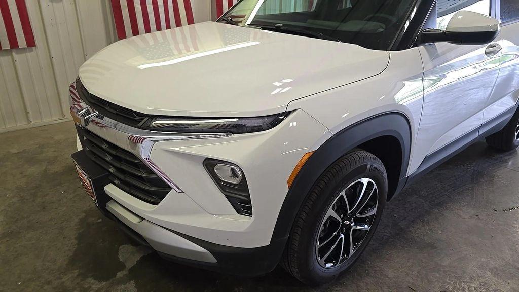 new 2025 Chevrolet TrailBlazer car, priced at $26,680