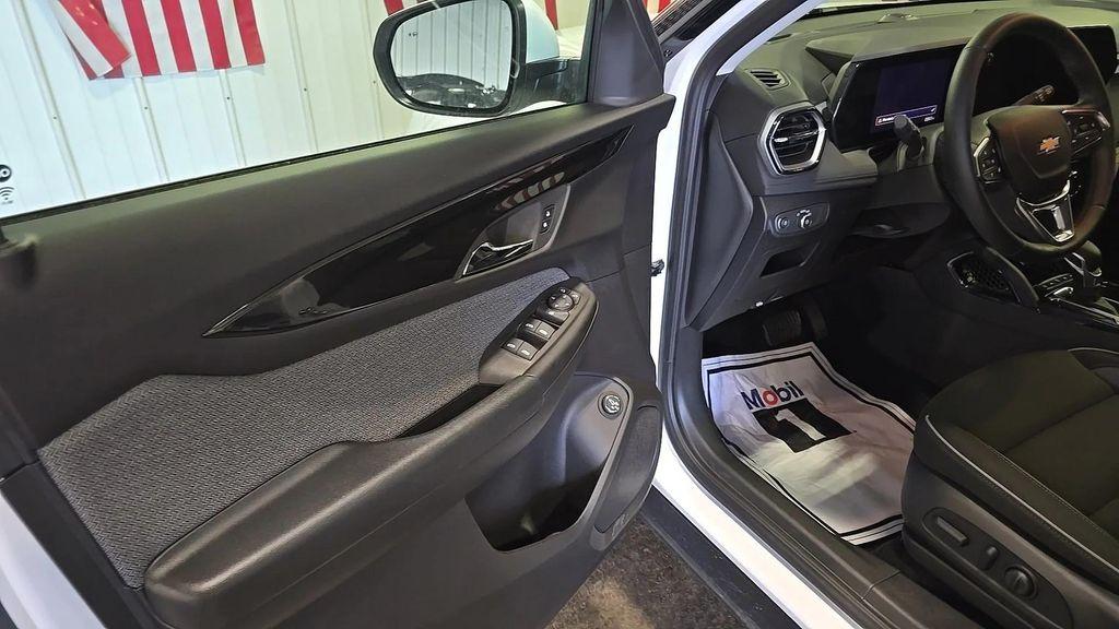 new 2025 Chevrolet TrailBlazer car, priced at $26,680