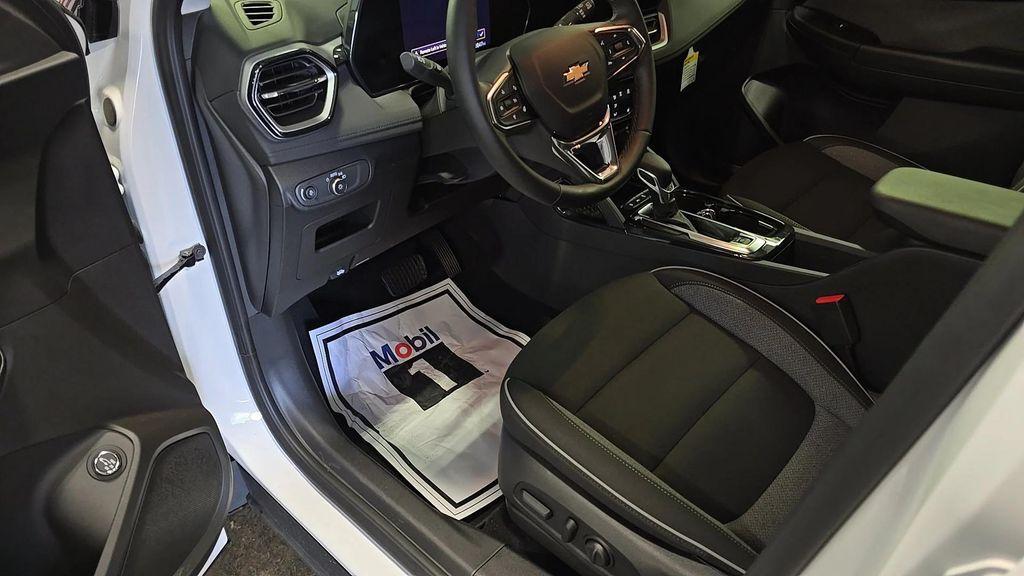 new 2025 Chevrolet TrailBlazer car, priced at $26,680