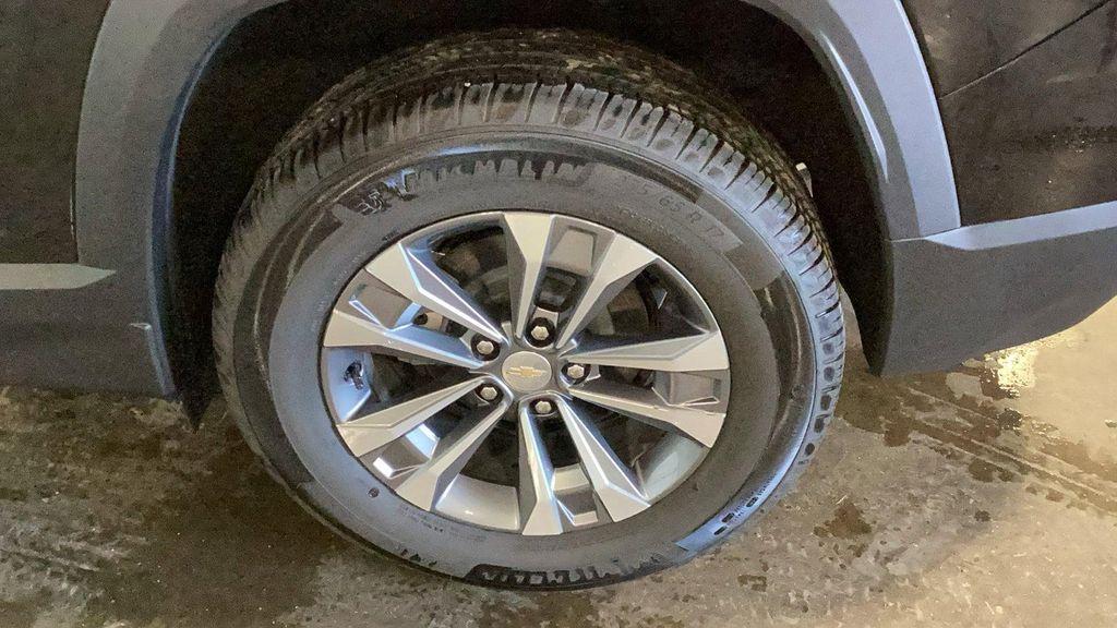 new 2026 Chevrolet Equinox car, priced at $30,640