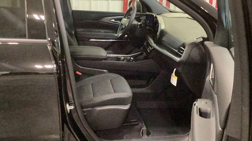 new 2026 Chevrolet Traverse car, priced at $42,120