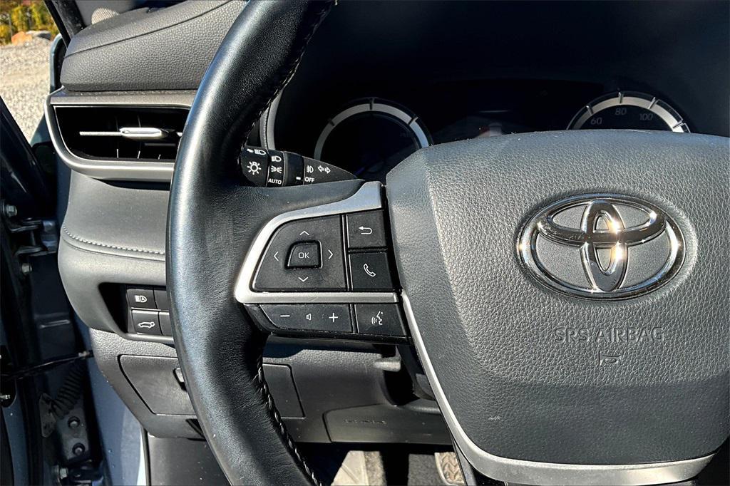 used 2022 Toyota Highlander Hybrid car, priced at $31,995