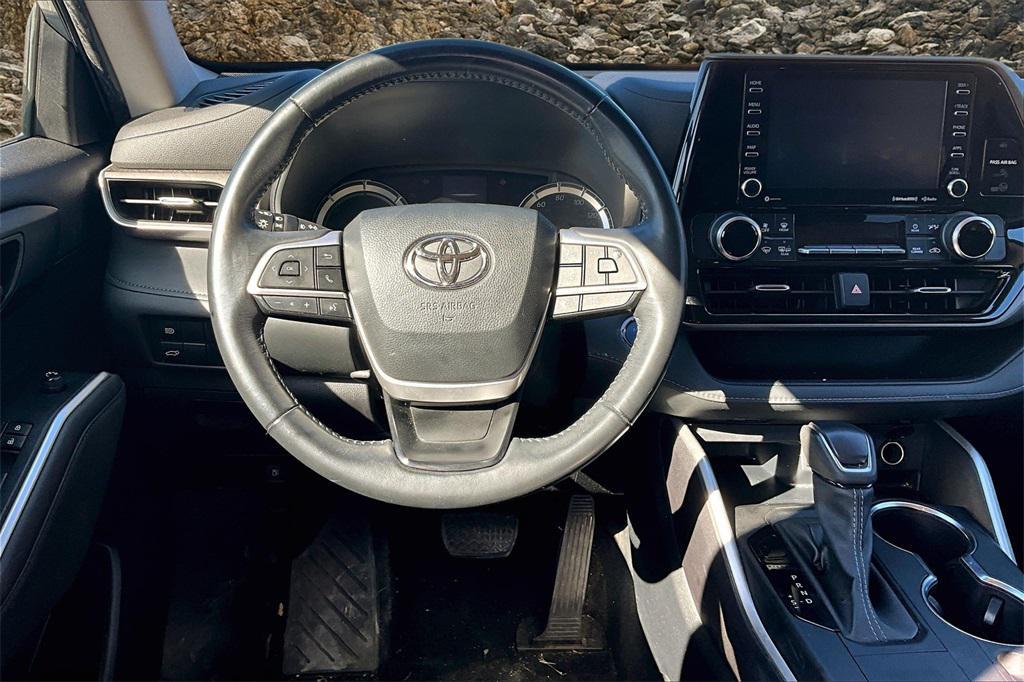 used 2022 Toyota Highlander Hybrid car, priced at $31,995