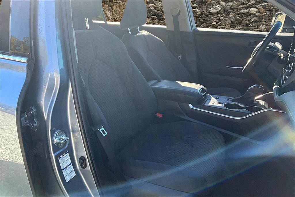 used 2022 Toyota Highlander Hybrid car, priced at $31,995