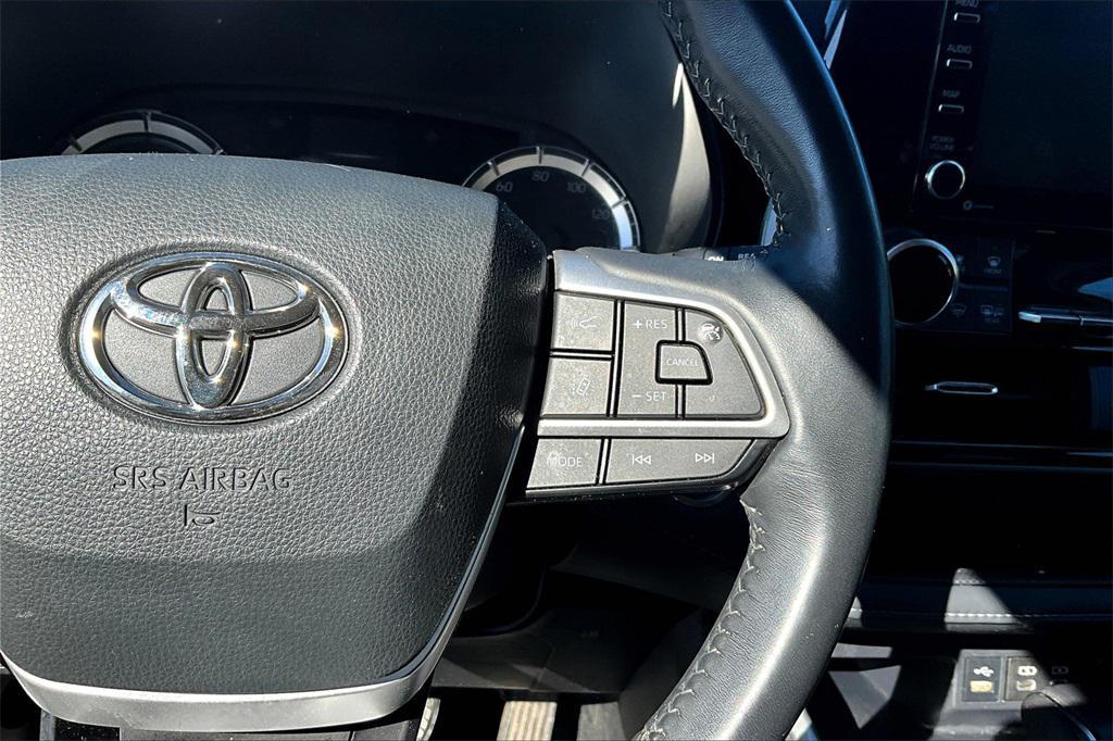 used 2022 Toyota Highlander Hybrid car, priced at $31,995