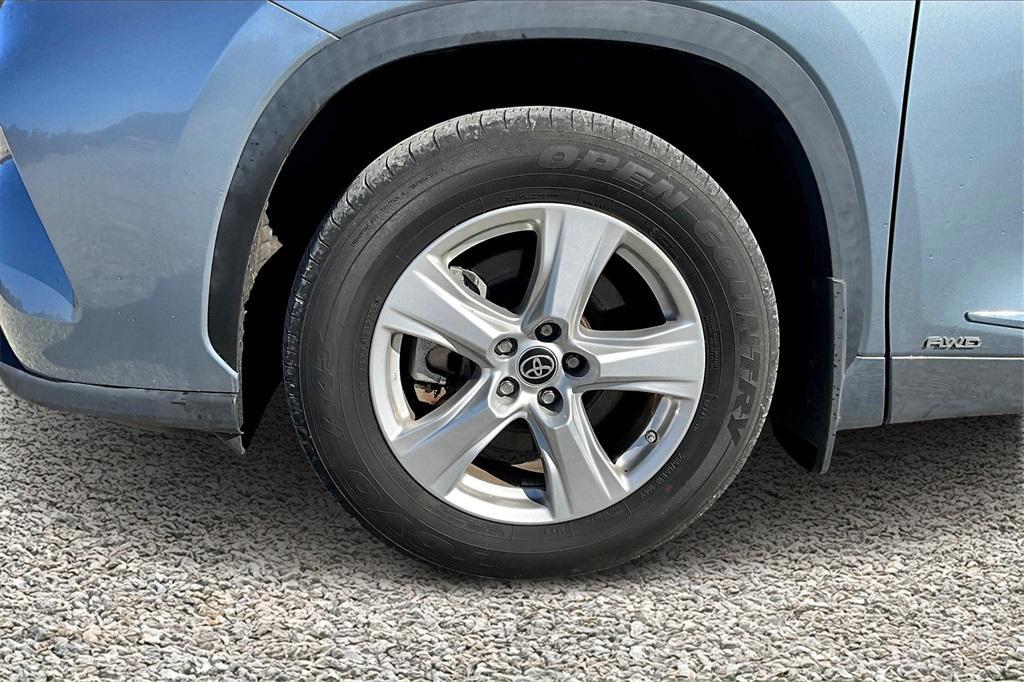 used 2022 Toyota Highlander Hybrid car, priced at $31,995