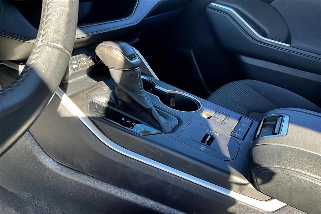 used 2022 Toyota Highlander Hybrid car, priced at $31,995