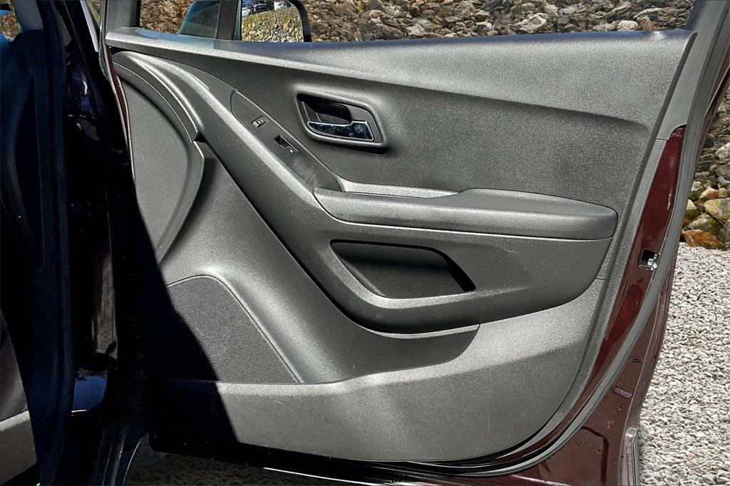 used 2022 Chevrolet Trax car, priced at $12,995