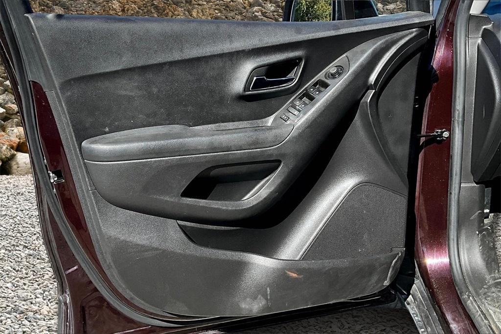 used 2022 Chevrolet Trax car, priced at $12,995