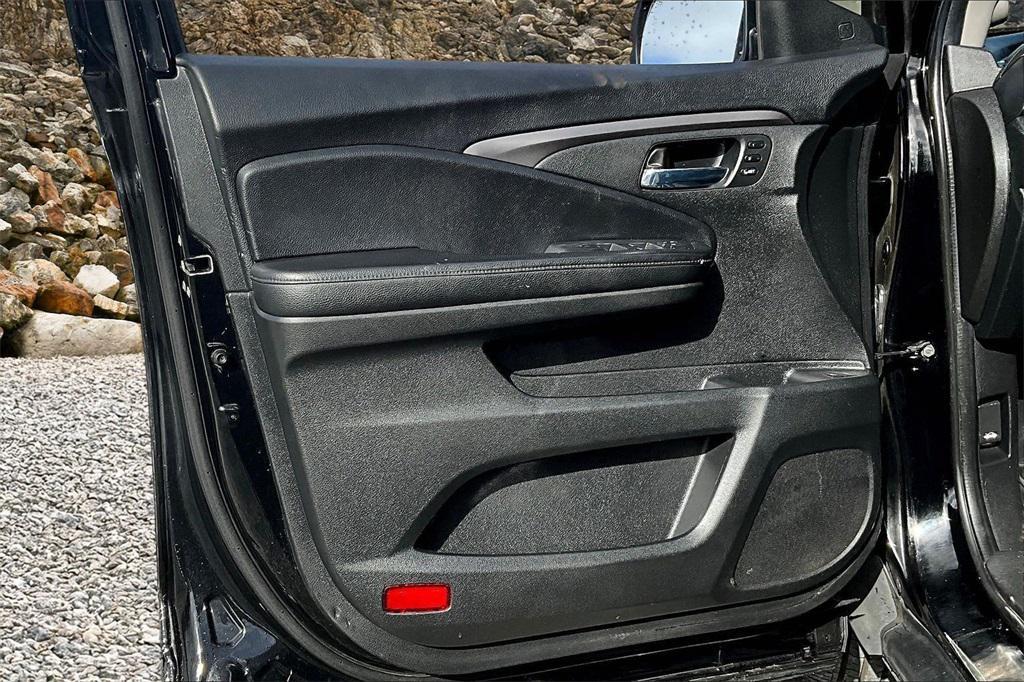 used 2022 Honda Pilot car, priced at $23,995