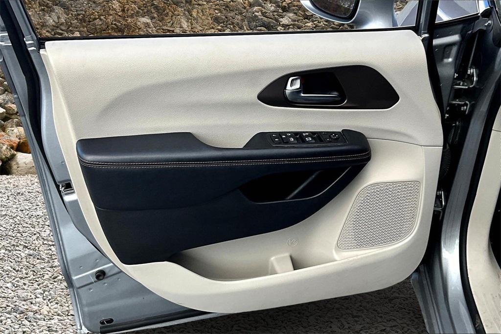 used 2019 Chrysler Pacifica car, priced at $16,995