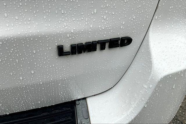 used 2017 Jeep Grand Cherokee car, priced at $12,995