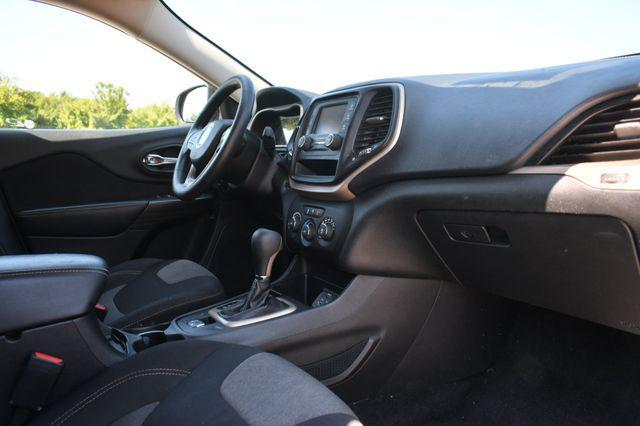 used 2015 Jeep Cherokee car, priced at $7,495