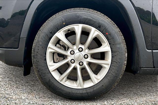 used 2019 Jeep Cherokee car, priced at $9,495