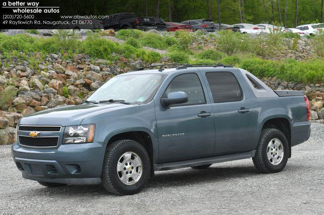 used 2011 Chevrolet Avalanche car, priced at $13,495