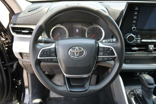 used 2022 Toyota Highlander car, priced at $30,995