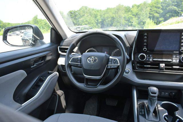 used 2022 Toyota Highlander car, priced at $30,995