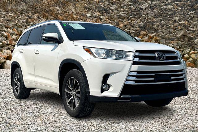 used 2018 Toyota Highlander car, priced at $21,995