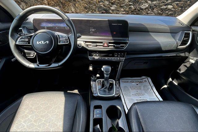 used 2025 Kia Seltos car, priced at $25,995